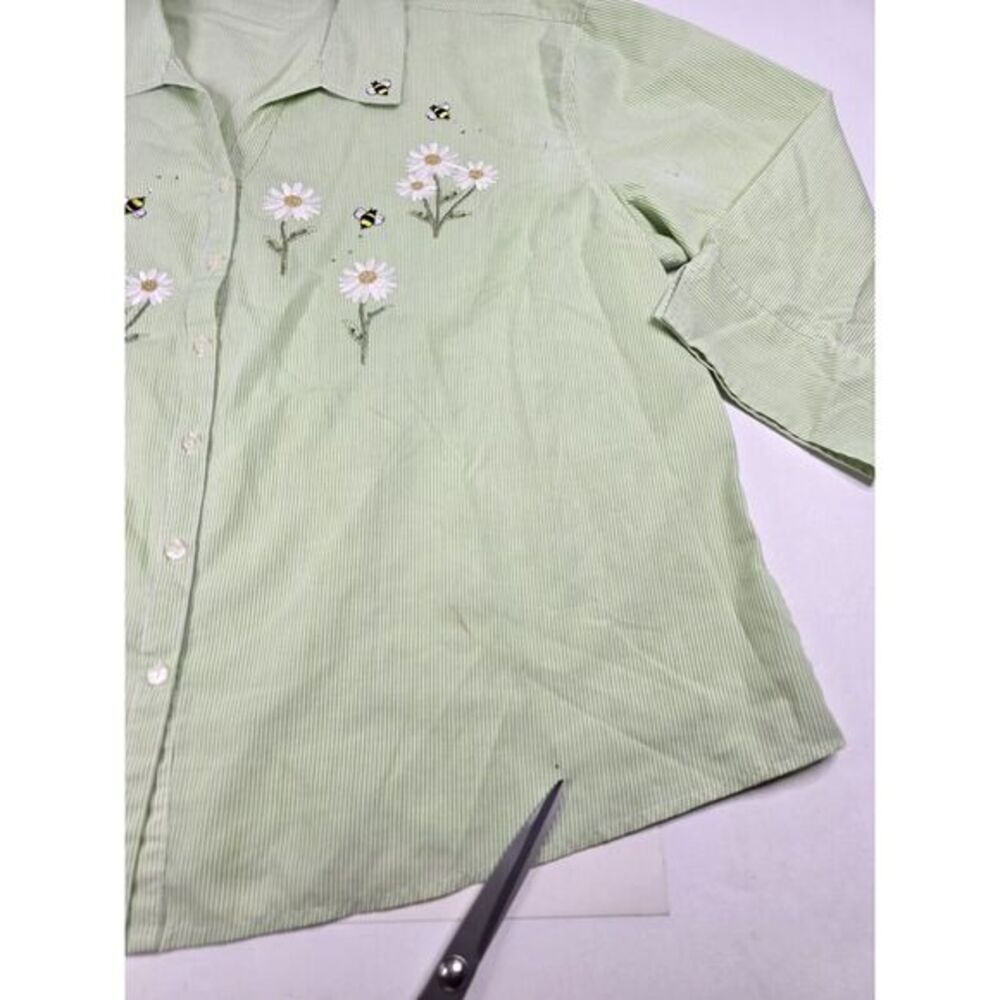 Tia Designs Shirt Green Gingham Womens 2X Bee Floral Embroiderd CottageCore‎ - Picture 2 of 16